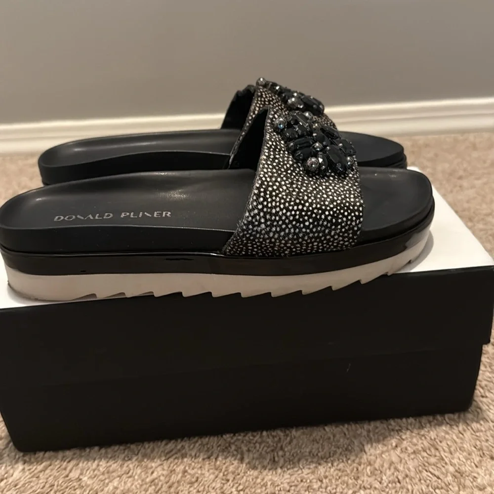 Sandals - Picture 3 of 5